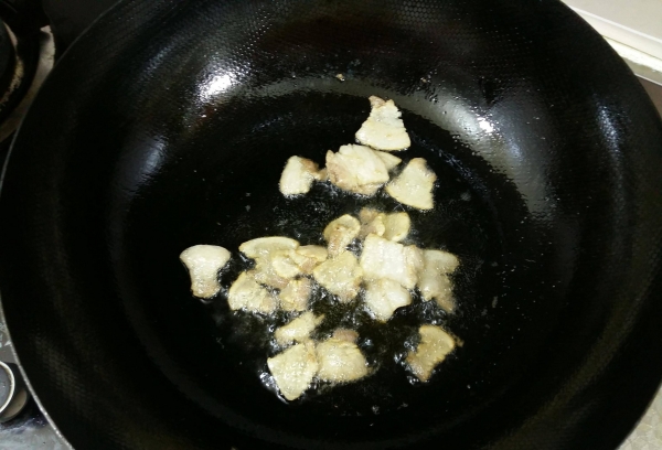 油炸茶树菇要焯水吗-干炒茶树菇的做法6